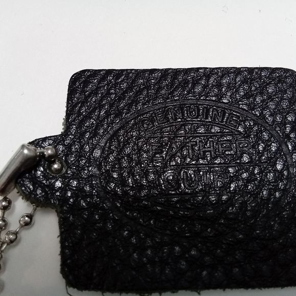 ROOTS canada. Active style leather purse - Picture 7 of 9